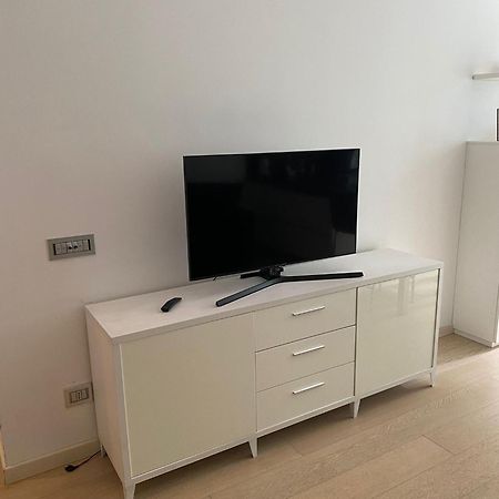 Lovely Apartment In The New Porta Nuova Area มิลาน ภายนอก รูปภาพ
