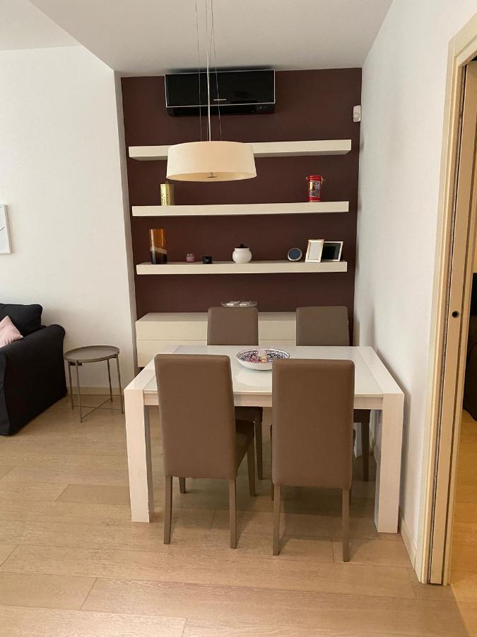 Lovely Apartment In The New Porta Nuova Area มิลาน ภายนอก รูปภาพ